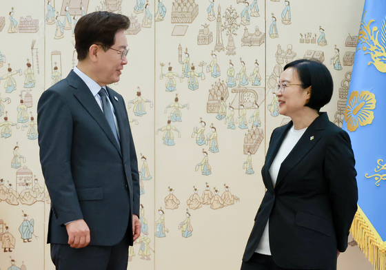 대화하는 이재명 대통령·한성숙 총리