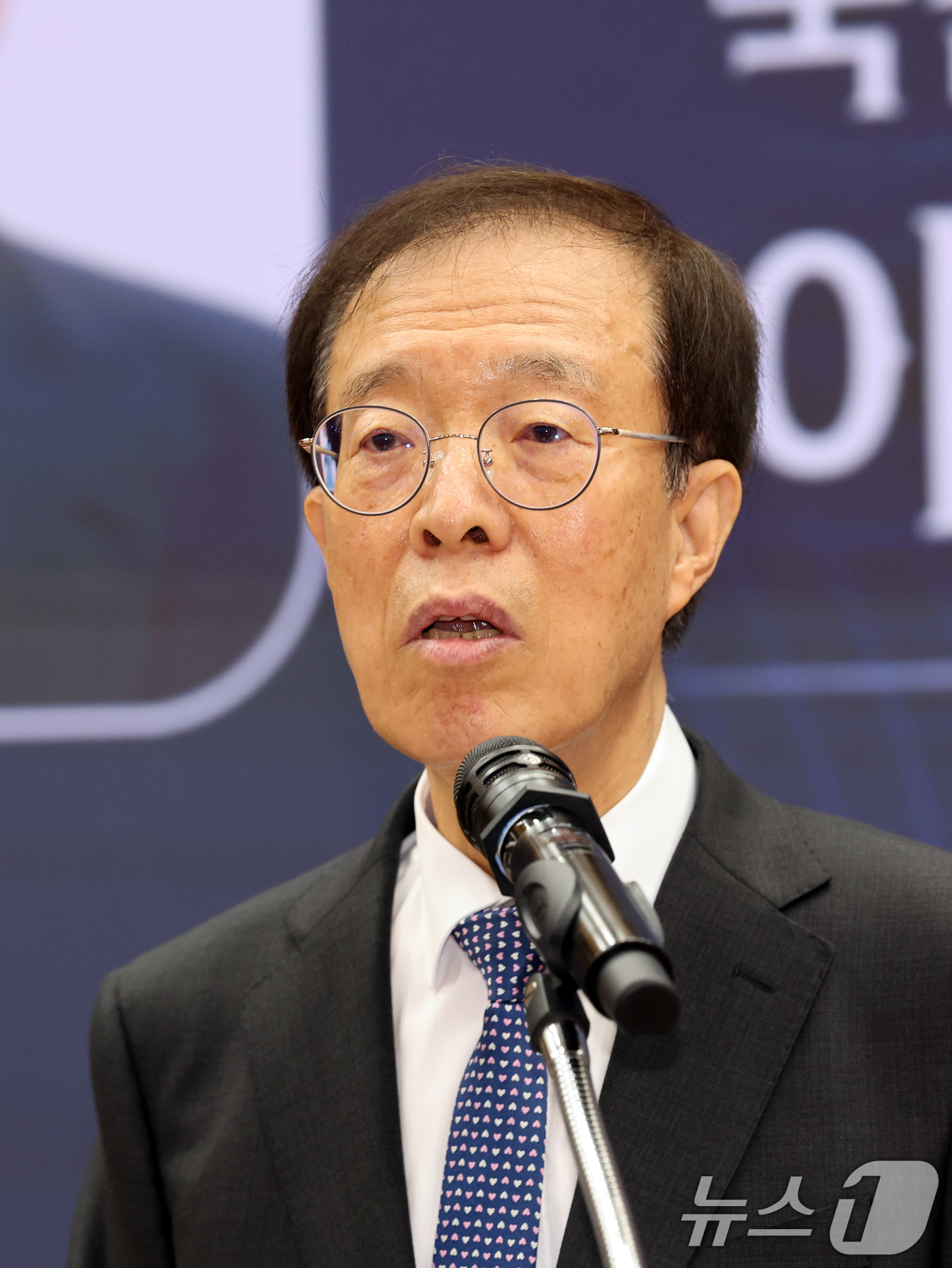 (서울=뉴스1) 황기선 기자 = 이석연 국민통합위원장이 1일 오전 서울 여의도 국회 의원회관에서 열린 '국민통합컨센서스 대화 2026'에서 기조강연을 하고 있다. 2026.7.1/ …