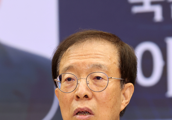 기조강연하는 이석연 위원장