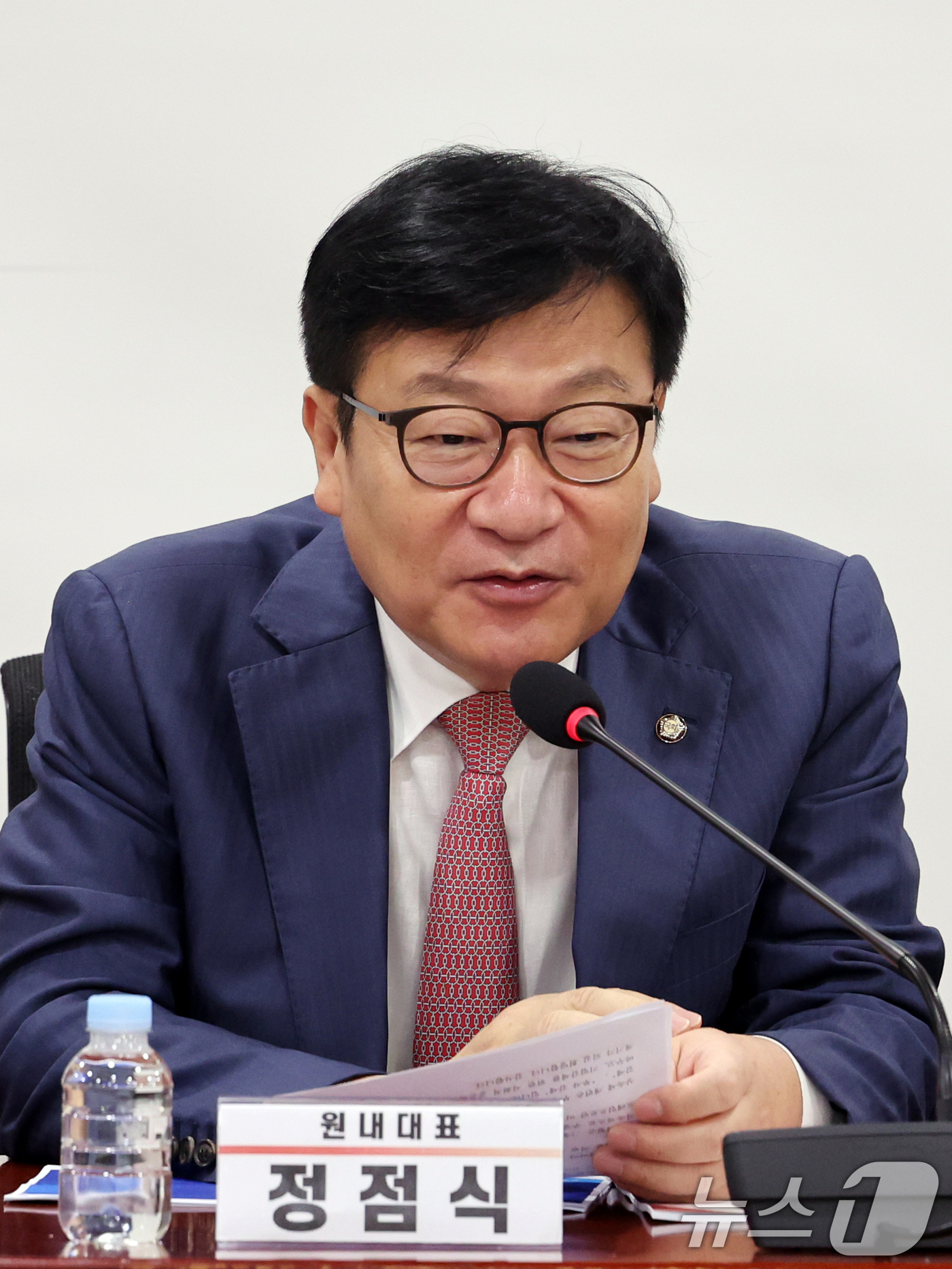 (서울=뉴스1) 황기선 기자 = 정점식 국민의힘 원내대표가 1일 오전 서울 여의도 국회 의원회관에서 열린 ‘상속세 개편의 경제적 효과’ 토론회에서 축사를 하고 있다.  2026.7 …