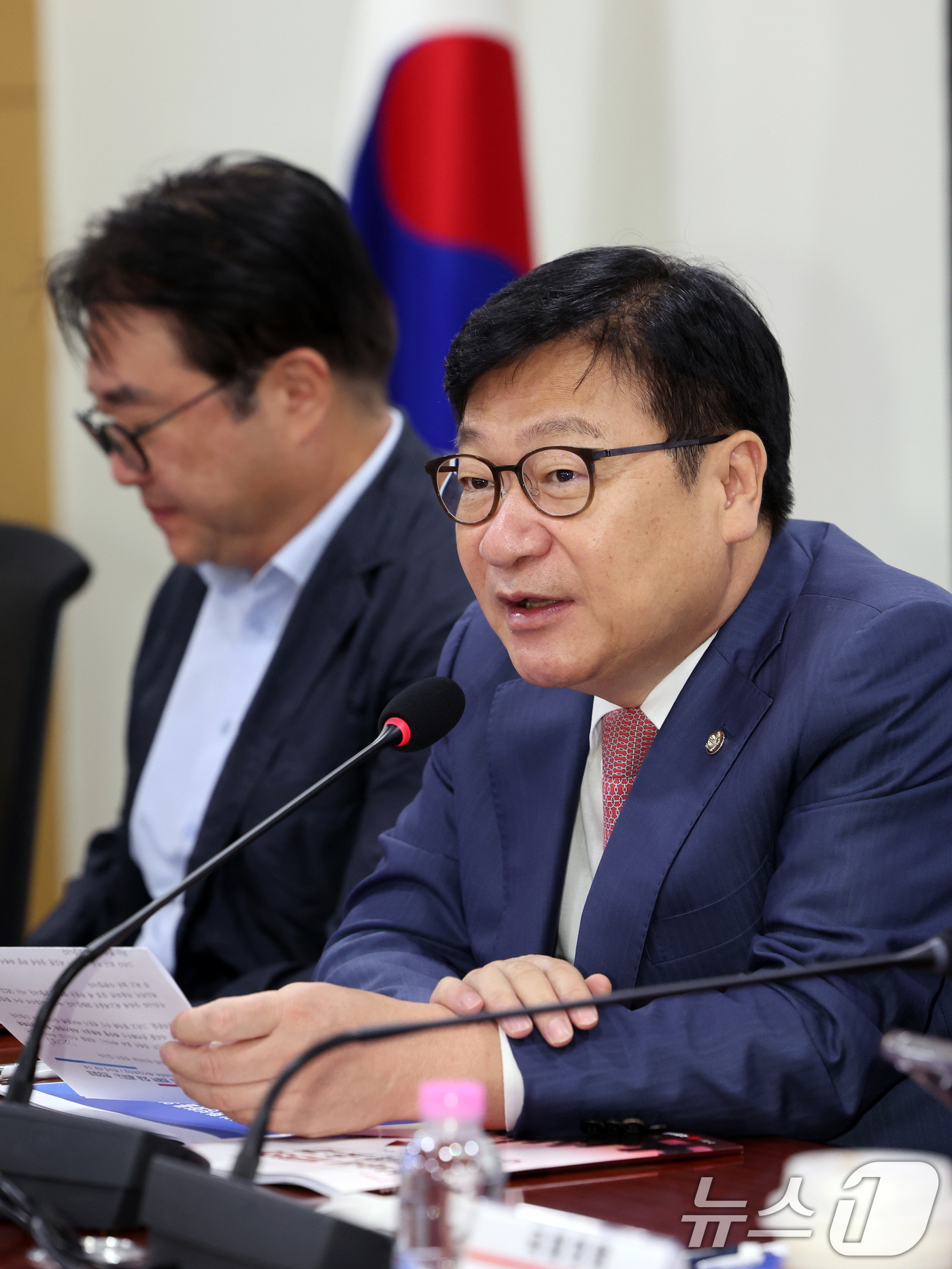 (서울=뉴스1) 황기선 기자 = 정점식 국민의힘 원내대표가 1일 오전 서울 여의도 국회 의원회관에서 열린 ‘상속세 개편의 경제적 효과’ 토론회에서 축사를 하고 있다. 2026.7. …
