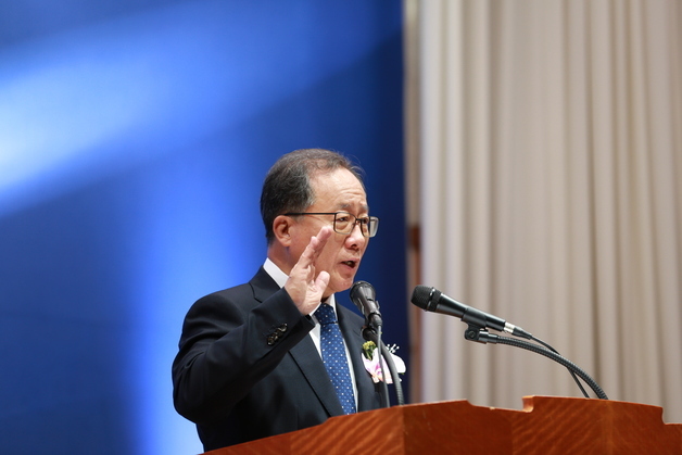 '4선' 김석준 부산교육감 취임…"부산 교육 미래 대전환 이끌겠다"