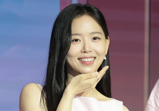 강한나, 로맨틱한 애교 플러팅