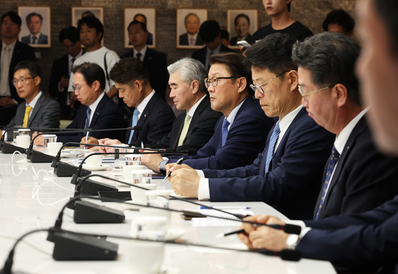 국회의장 발언 경청하는 주요 기업 CEO들