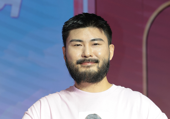 카더카든, 직접 제작한 강한나 티셔츠 입고 '하트'