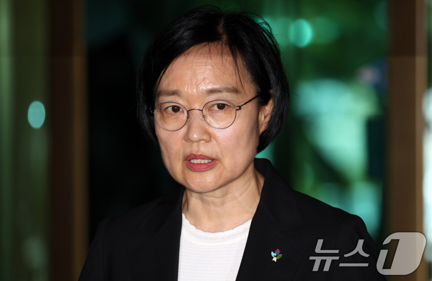 (서울=뉴스1) 김명섭 기자 = 한성숙 신임 국무총리가 1일 서울 종로구 정부서울청사에 첫 등청하며 도어스테핑을 하고 있다. 2026.7.1/뉴스1