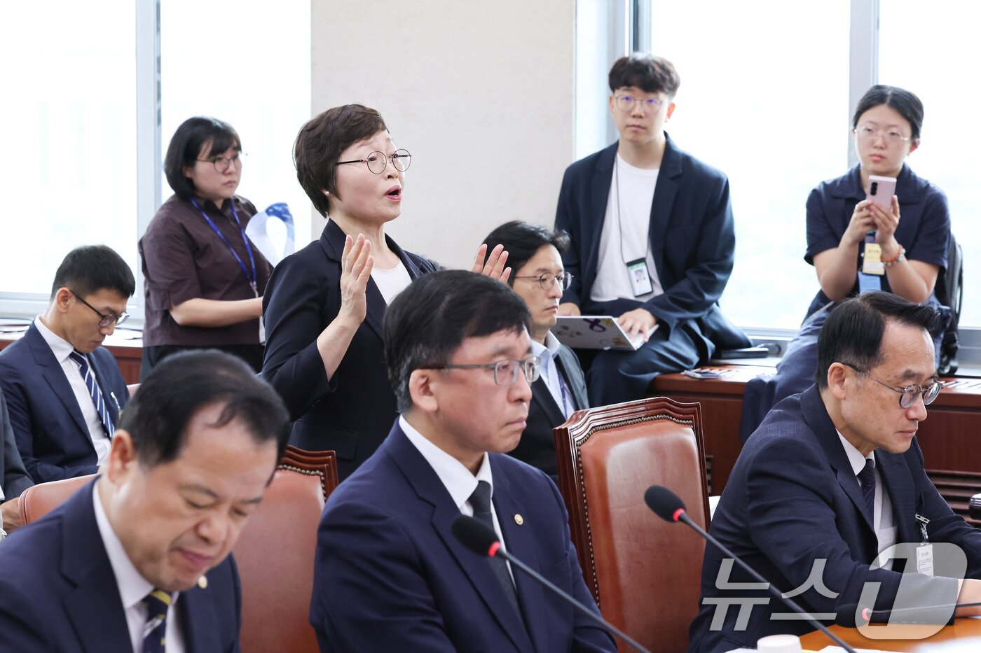 본문 이미지 - 조현욱 중앙선거관리위원회 진상규명위원장이 1일 서울 여의도 국회에서 열린 제9회전국동시지방선거투표용지부족 사태 등 국민참정권침해진상규명 및 선거관리개혁을 위한 국정조사 특별위원회에서 발언하고 있다. ⓒ 뉴스1 신웅수 기자