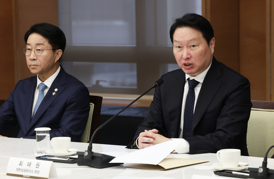 경제계 현안 전달하는 최태원 회장