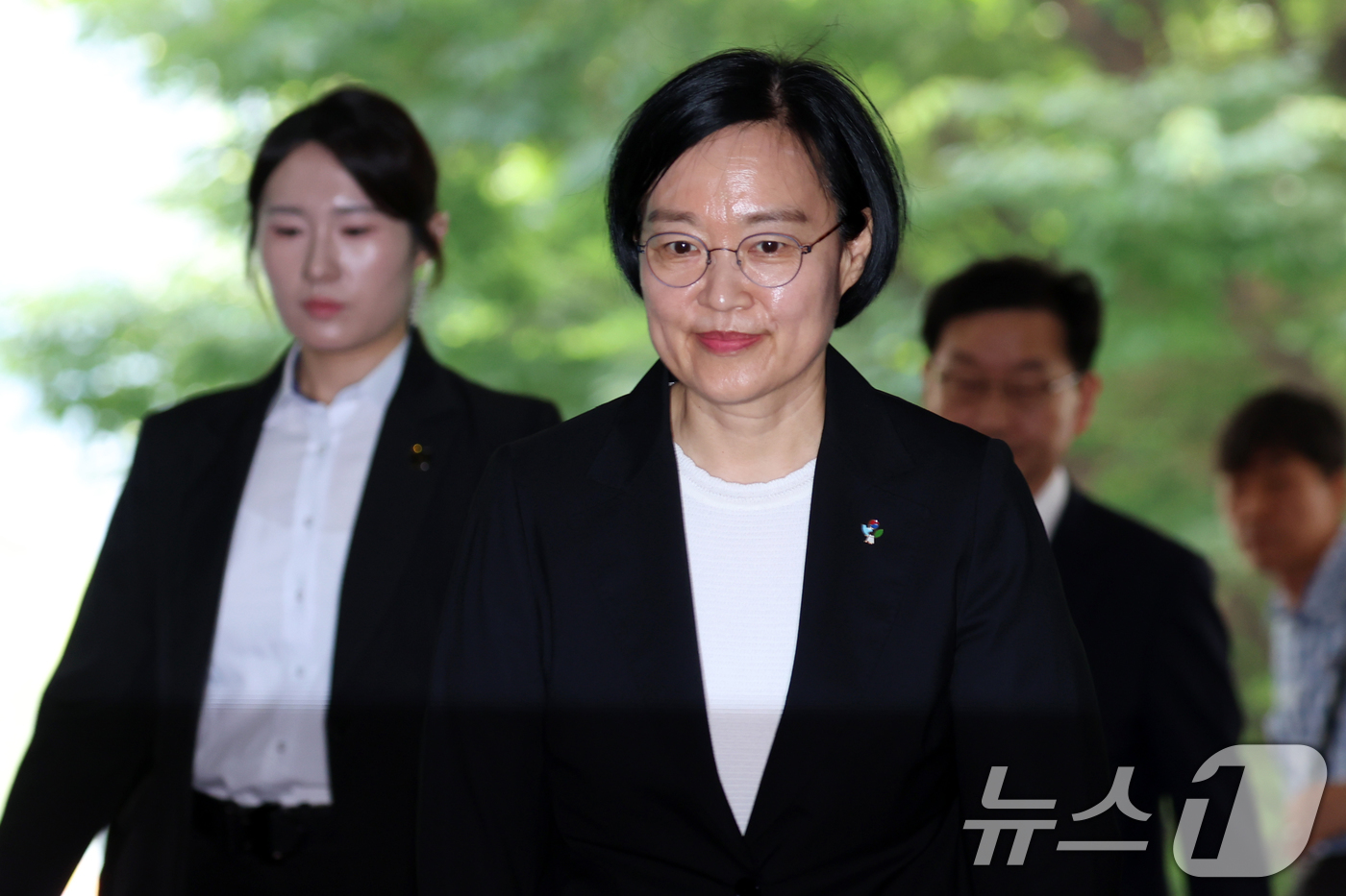 (서울=뉴스1) 김명섭 기자 = 한성숙 신임 국무총리가 1일 서울 종로구 정부서울청사에 첫 등청하고 있다. 2026.7.1/뉴스1