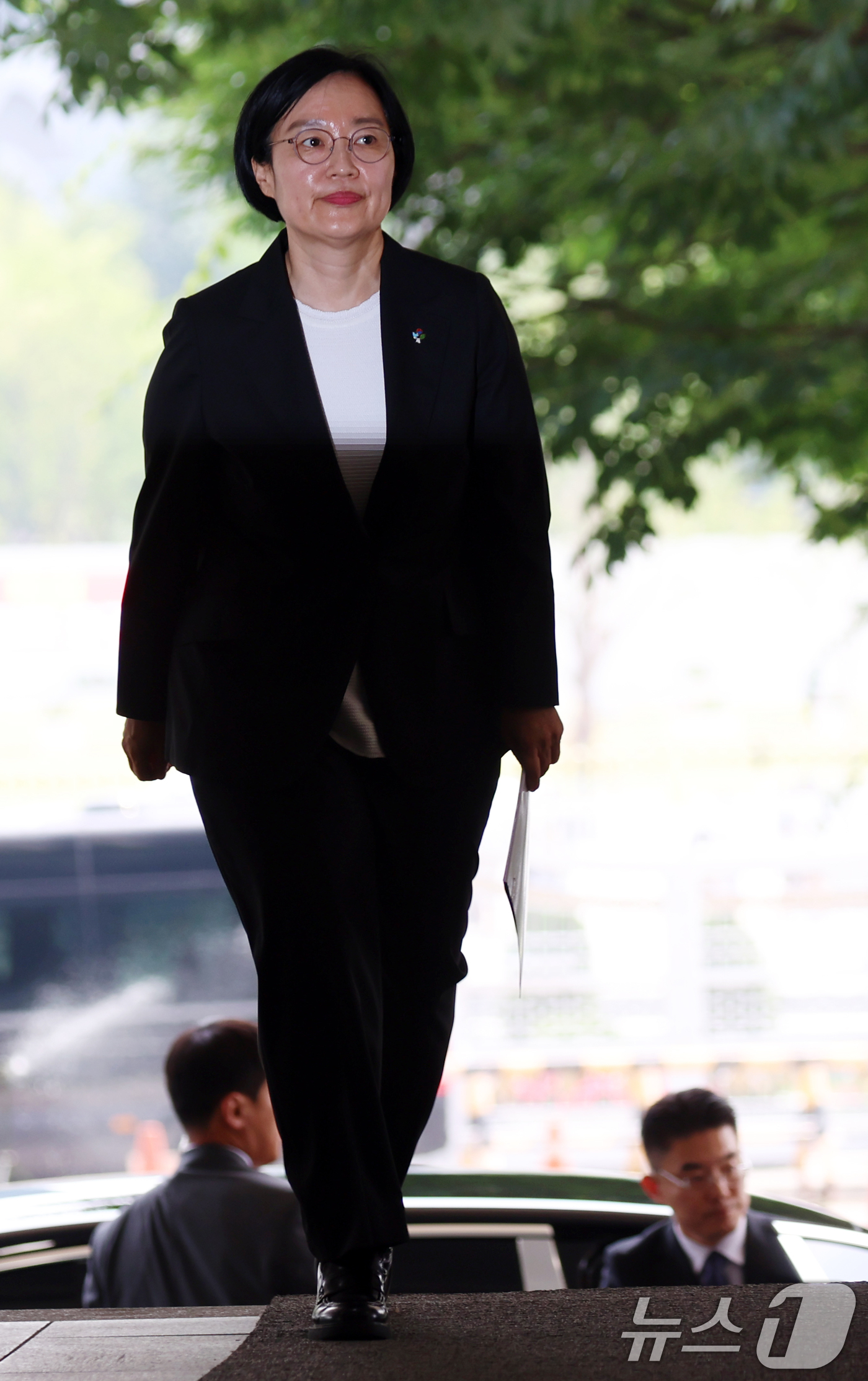 (서울=뉴스1) 김명섭 기자 = 한성숙 신임 국무총리가 1일 서울 종로구 정부서울청사에 첫 등청하고 있다. 2026.7.1/뉴스1