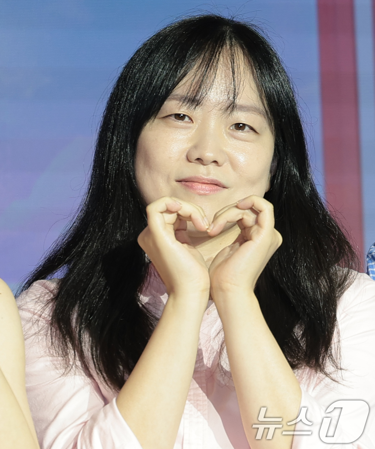 (서울=뉴스1) 권현진 기자 = 김노은 PD가 1일 서울 마포구 호텔 나루 서울 엠갤러리에서 열린 넷플릭스 예능 ‘모태솔로지만 연애는 하고 싶어’ 시즌2 제작발표회에서 포즈를 취하 …