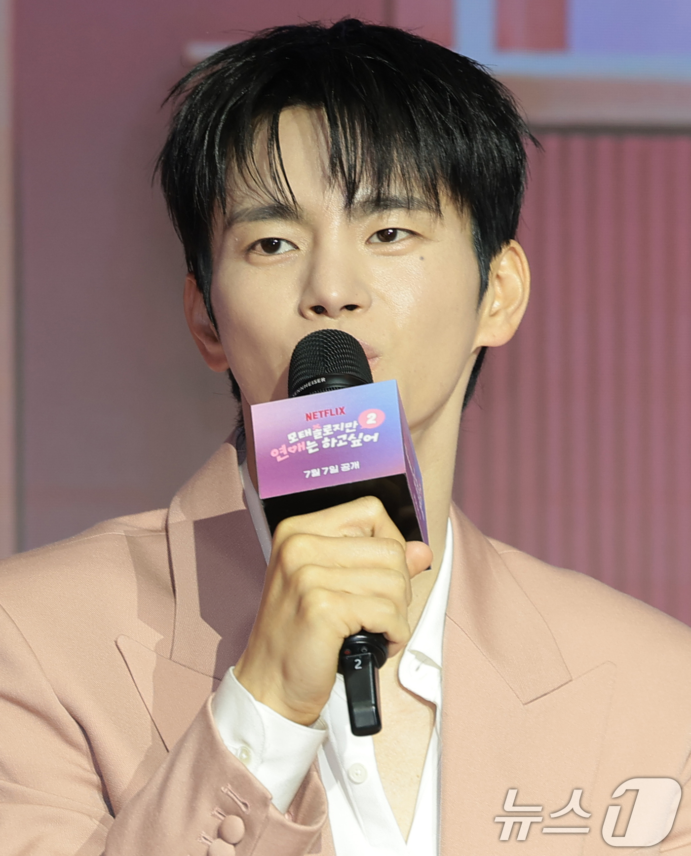 (서울=뉴스1) 권현진 기자 = 배우 서인국이 1일 서울 마포구 호텔 나루 서울 엠갤러리에서 열린 넷플릭스 예능 ‘모태솔로지만 연애는 하고 싶어’ 시즌2 제작발표회에서 인사말을 하 …