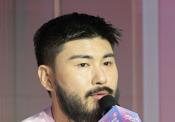 인사말 하는 카더카든