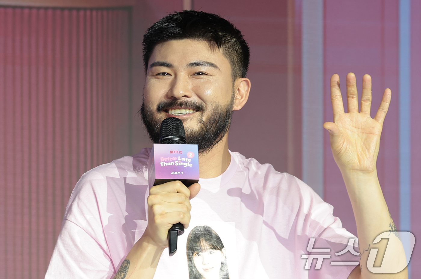 (서울=뉴스1) 권현진 기자 = 가수 카더카든이 1일 서울 마포구 호텔 나루 서울 엠갤러리에서 열린 넷플릭스 예능 ‘모태솔로지만 연애는 하고 싶어’ 시즌2 제작발표회에서 취재진 질 …