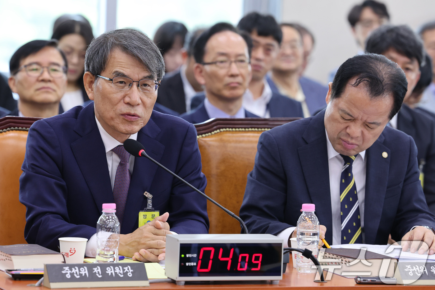 (서울=뉴스1) 신웅수 기자 = 노태악 전 중앙선거관리위원장이 1일 서울 여의도 국회에서 열린 제9회전국동시지방선거투표용지부족 사태 등 국민참정권침해진상규명 및 선거관리개혁을 위한 …