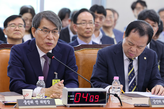 의원 질의 답변하는 노태악