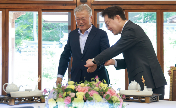이재명 대통령, 문재인 전 대통령과 오찬 회동