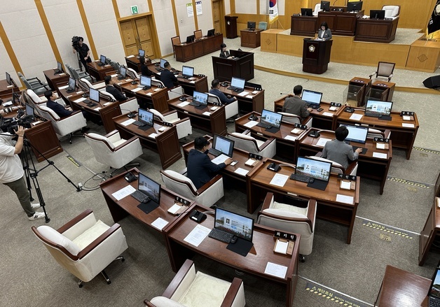 10대 충주시의회 첫날부터 파행…국민의힘 의원 등원 거부