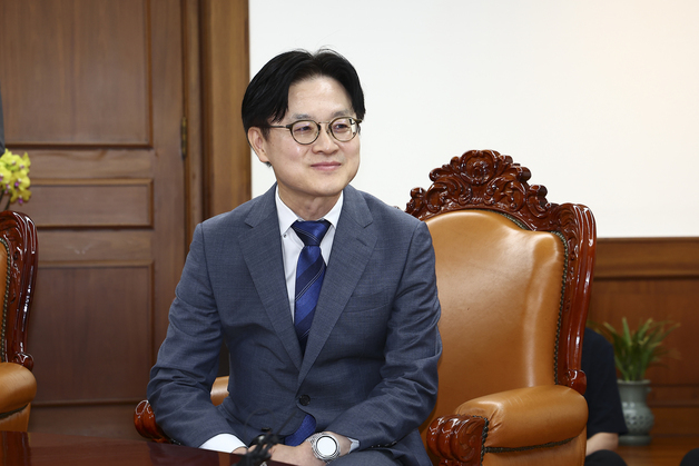국회의장 만난 김정관 장관