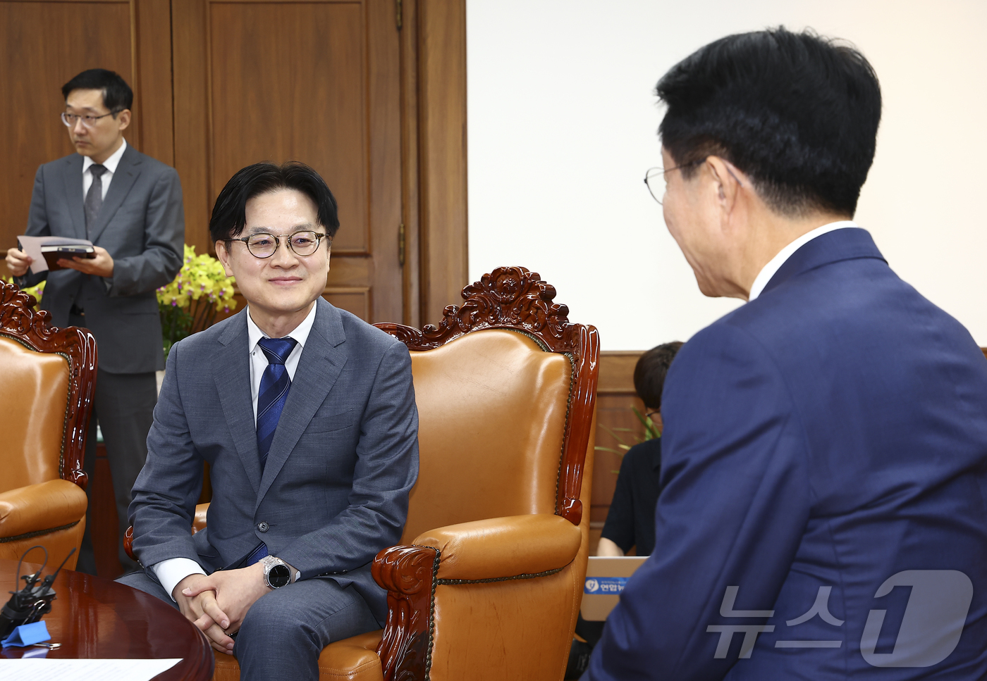 (서울=뉴스1) 황기선 기자 = 김정관 산업통상부 장관이 1일 오후 서울 여의도 국회에서 조정식 국회의장을 예방하고 있다.  (공동취재) 2026.7.1/뉴스1