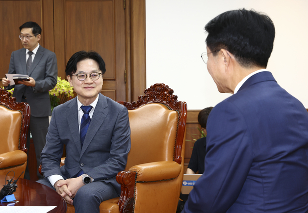 국회의장 만난 김정관 장관