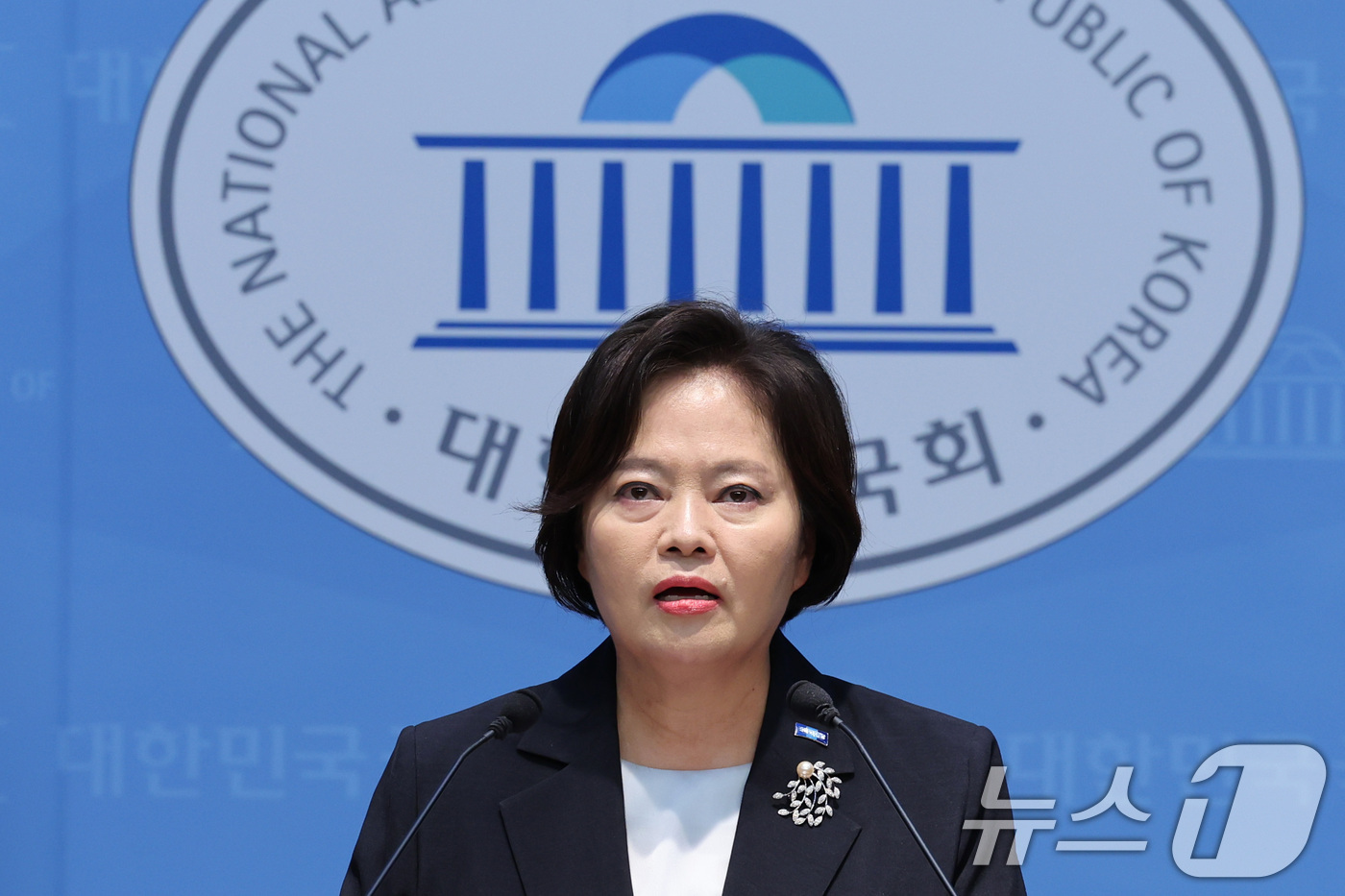 (서울=뉴스1) 신웅수 기자 = 정춘생 조국혁신당 의원이 1일 서울 여의도 국회 소통관에서 국가폭력 피해 재심청구권 확대를 골자로 하는 형사소송법 개정안 제출 기자회견을 하고 있다 …
