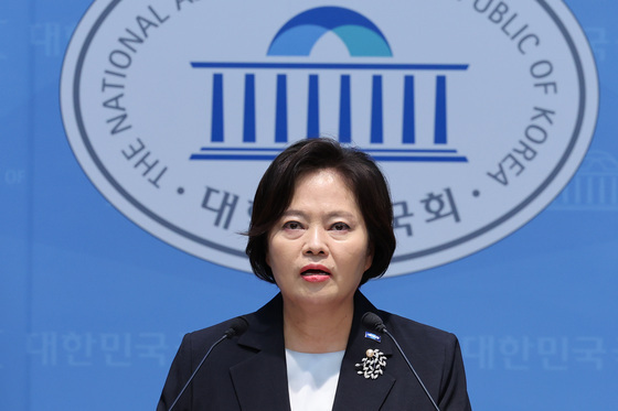 형사소송법 개정안 제출 기자회견하는 정춘생