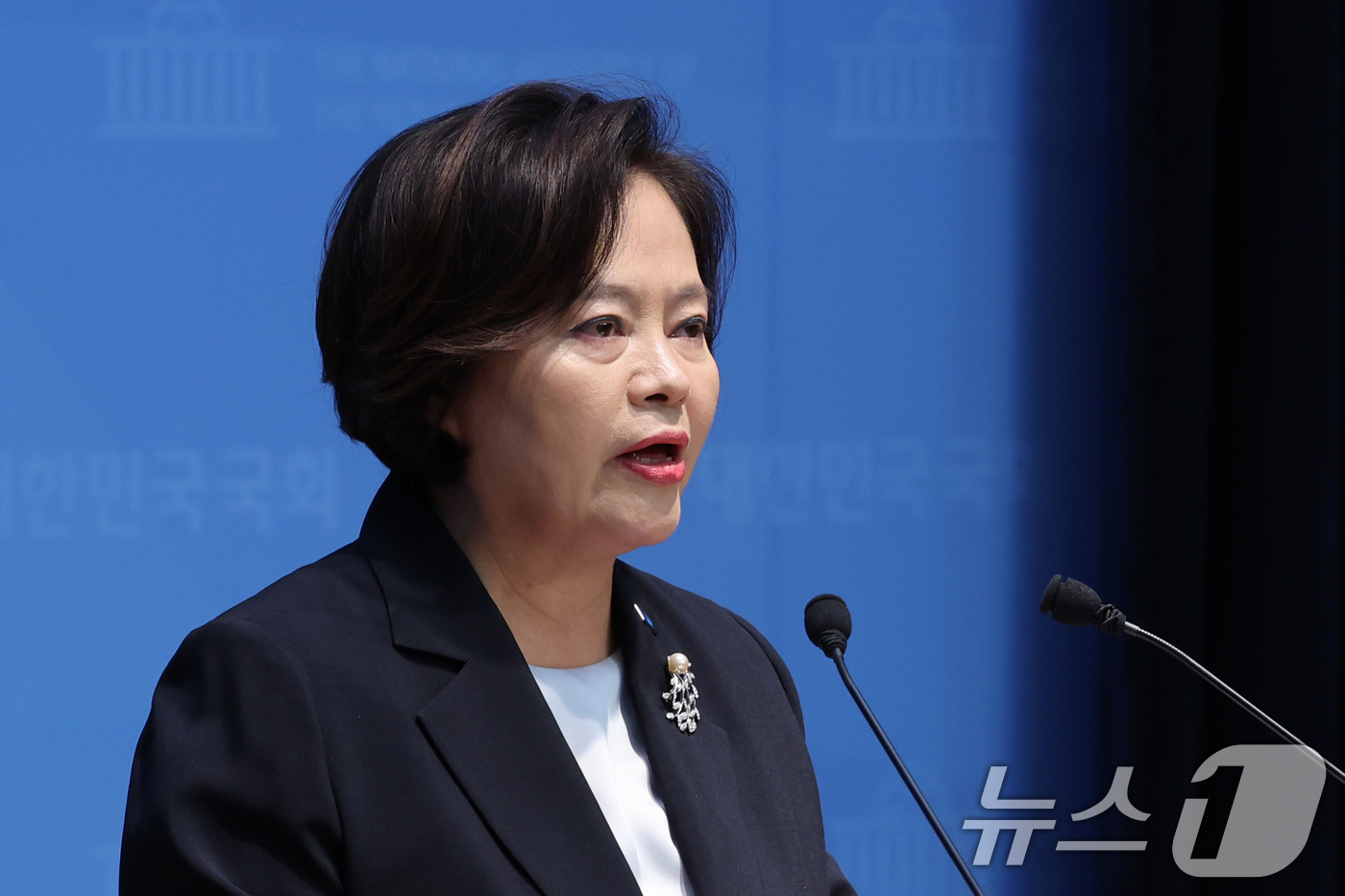 (서울=뉴스1) 신웅수 기자 = 정춘생 조국혁신당 의원이 1일 서울 여의도 국회 소통관에서 국가폭력 피해 재심청구권 확대를 골자로 하는 형사소송법 개정안 제출 기자회견을 하고 있다 …