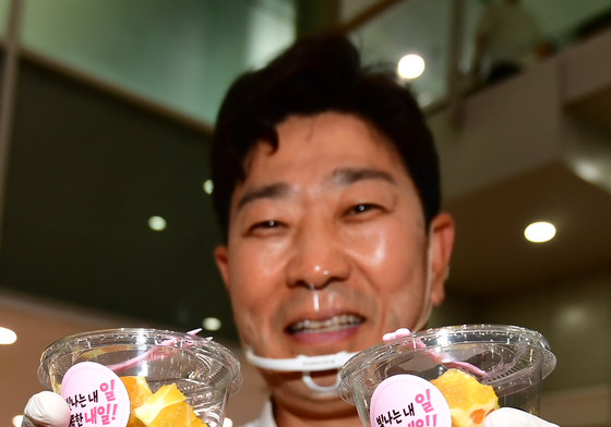 박용선 포항시장은 급식봉사 중