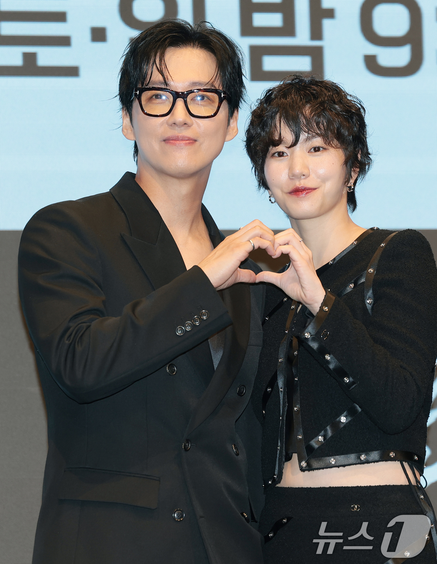 (서울=뉴스1) 권현진 기자 = 배우 남궁민과 이설(오른쪽)이 1일 오후 서울 구로구 디큐브시티 더세인트에서 열린 KBS 2TV 토일 미니시리즈 ‘결혼의 완성’(극본 정재하/연출 …