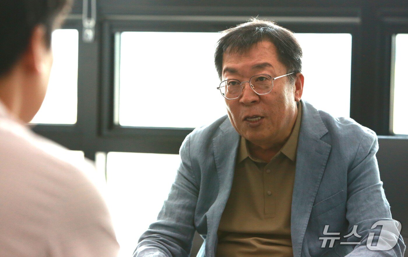 본문 이미지 - 뉴스1과 인터뷰하는 이상천 제천시장 ⓒ 뉴스1 