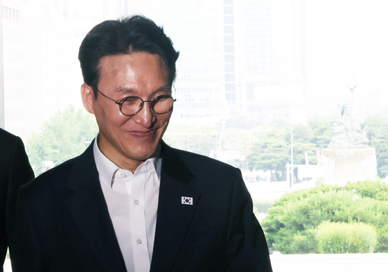 김민석, 공직자·당직자 축하 받으며 화려한 복귀…당권 경쟁 본격화