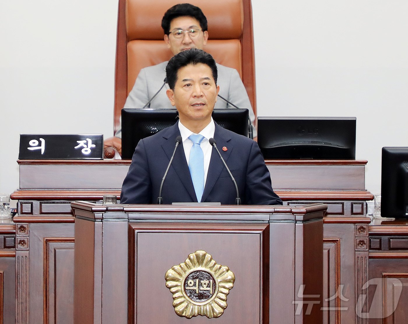 (제주=뉴스1) 오미란 기자 = 송영훈 신임 제주특별자치도의회 의장이 1일 오후 제주도의회 본회의장에서 열린 제451회 제주도의회 임시회에서 당선 인사를 하고 있다. 2026.7. …