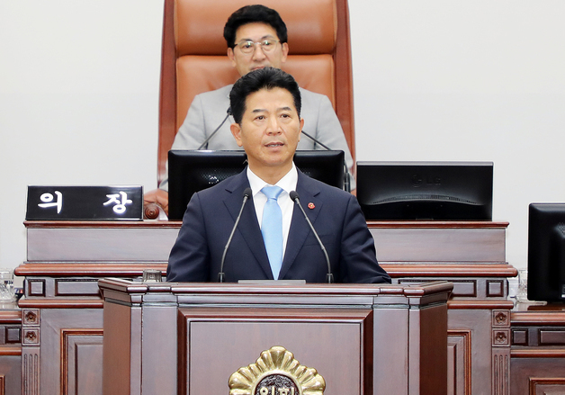 신임 제주도의회 의장에 민주 3선 송영훈