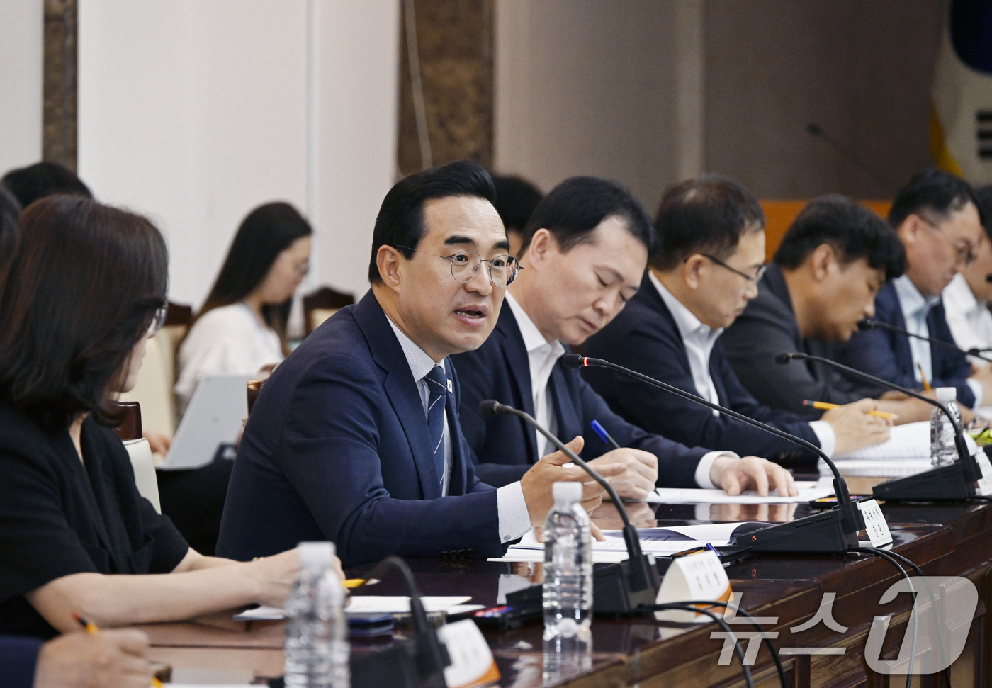 (서울=뉴스1) = 박홍근 기획예산처 장관이 1일 오후 서울 종로구 정부서울청사에서 열린 '성과관리 개선 전문가 간담회'를 주재하고 있다. (기획예산처 제공. 재판매 및 DB금지) …