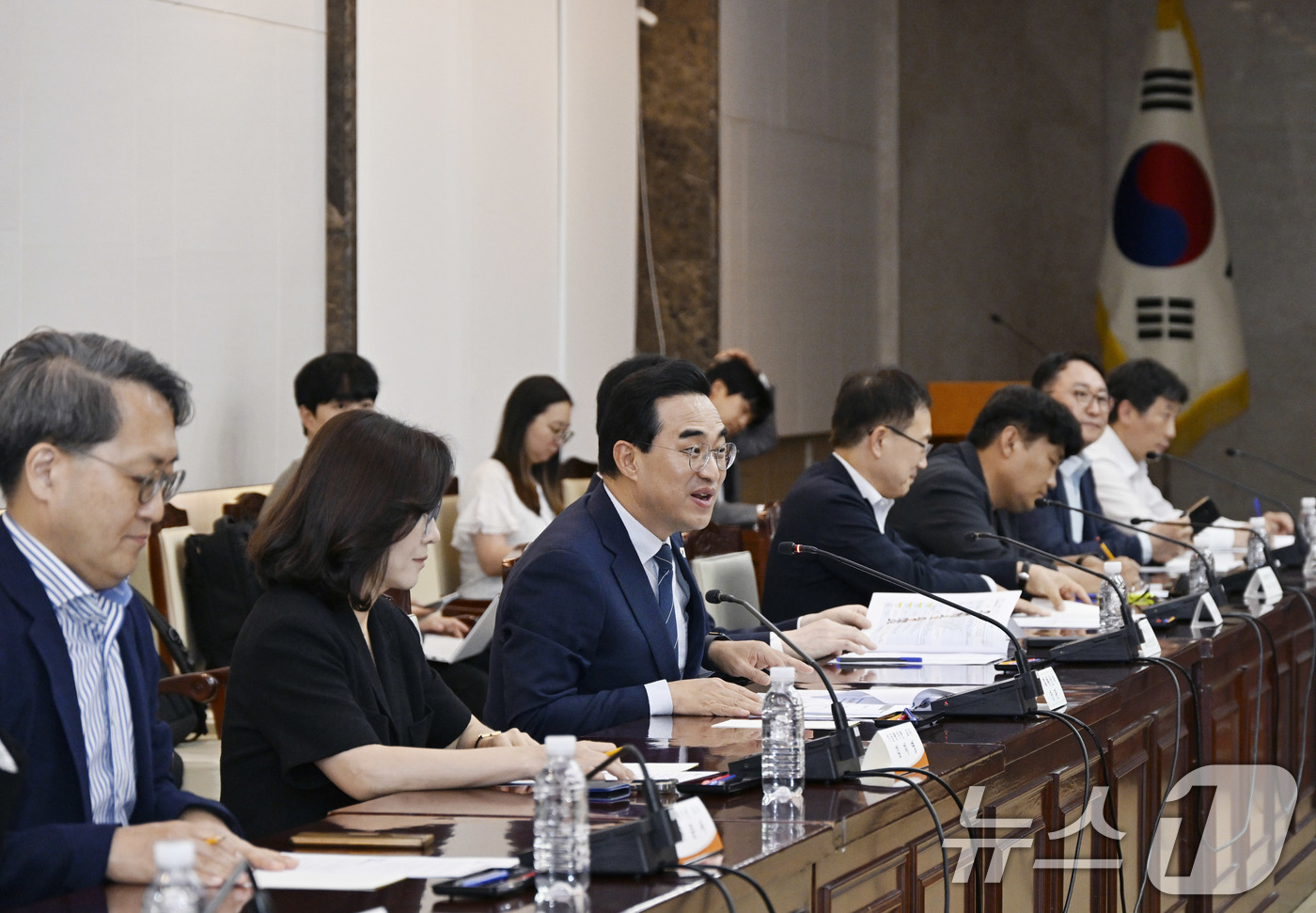 (서울=뉴스1) = 박홍근 기획예산처 장관이 1일 오후 서울 종로구 정부서울청사에서 열린 '성과관리 개선 전문가 간담회'를 주재하고 있다. (기획예산처 제공. 재판매 및 DB금지) …