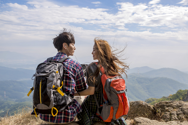 "어르신들 이어폰 끼고 음악 들으세요"…등산로 '스피커 빌런'에 공감 봇물