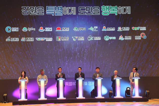 세리머니하는 우상호 제40대 강원특별자치도지사