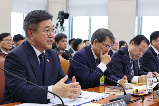 행안부 책임론 공방…윤호중 "선거 개입 오해받을 수 있어"(종합)