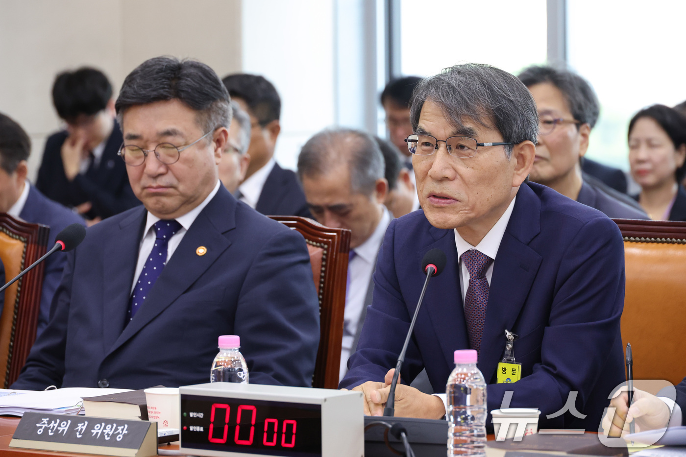 (서울=뉴스1) 신웅수 기자 = 노태악 전 중앙선거관리위원장이 1일 서울 여의도 국회에서 열린 제9회전국동시지방선거투표용지부족 사태 등 국민참정권침해진상규명 및 선거관리개혁을 위한 …