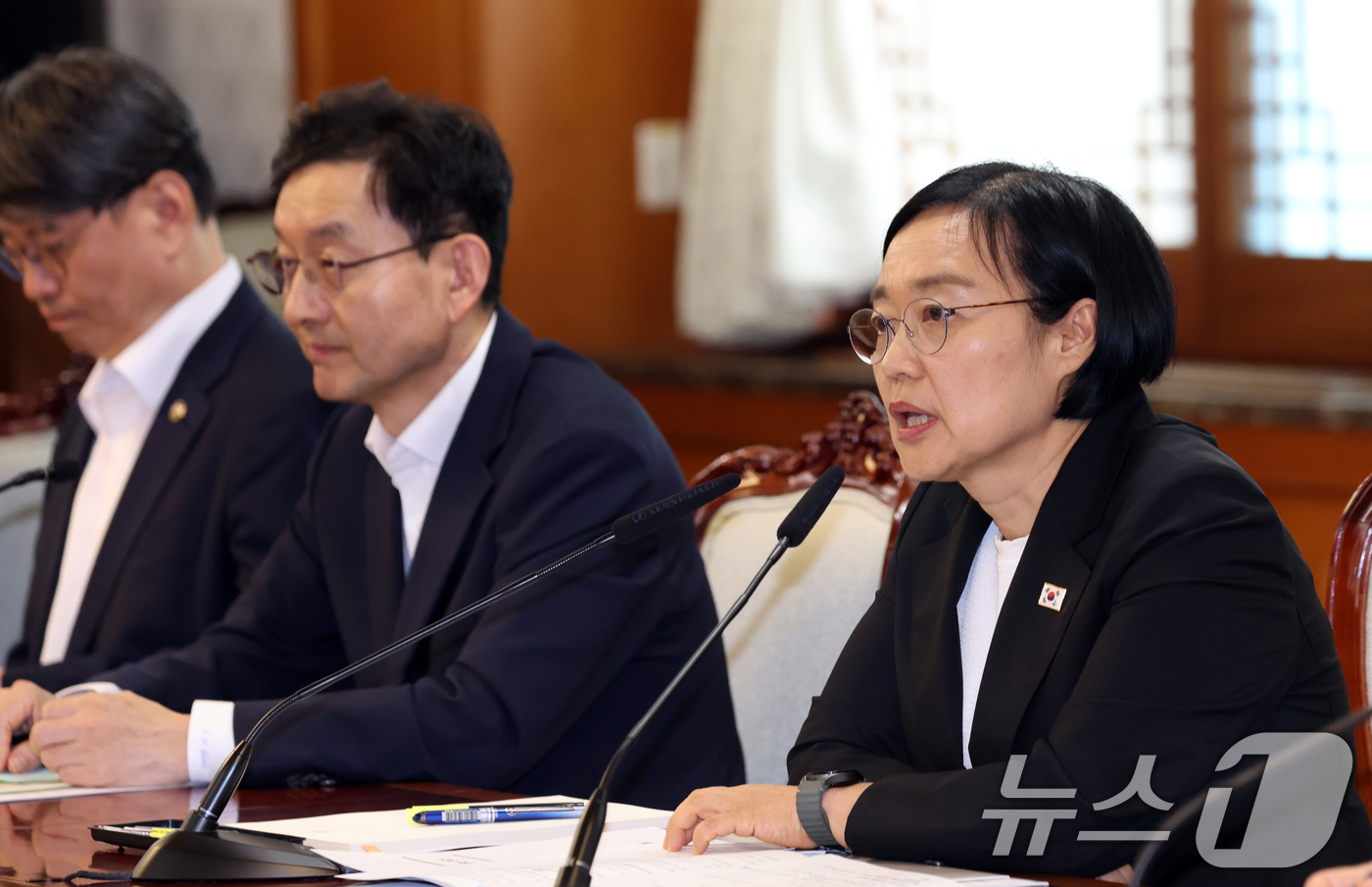 (서울=뉴스1) 김명섭 기자 = 한성숙 국무총리가 1일 오후 서울 세종대로 정부서울청사에서 열린  AI 혁신 관계장관 간담회에서 모두 발언을 하고 있다.  2026.7.1/뉴스1