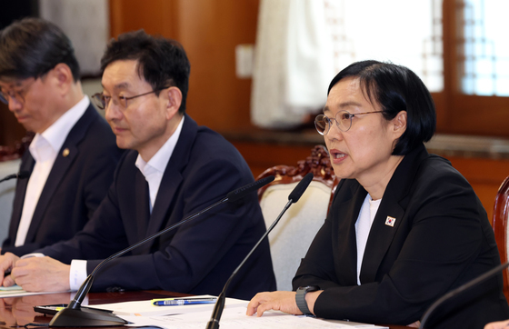 AI 혁신 관계장관 간담회 모두 발언하는 한성숙 총리