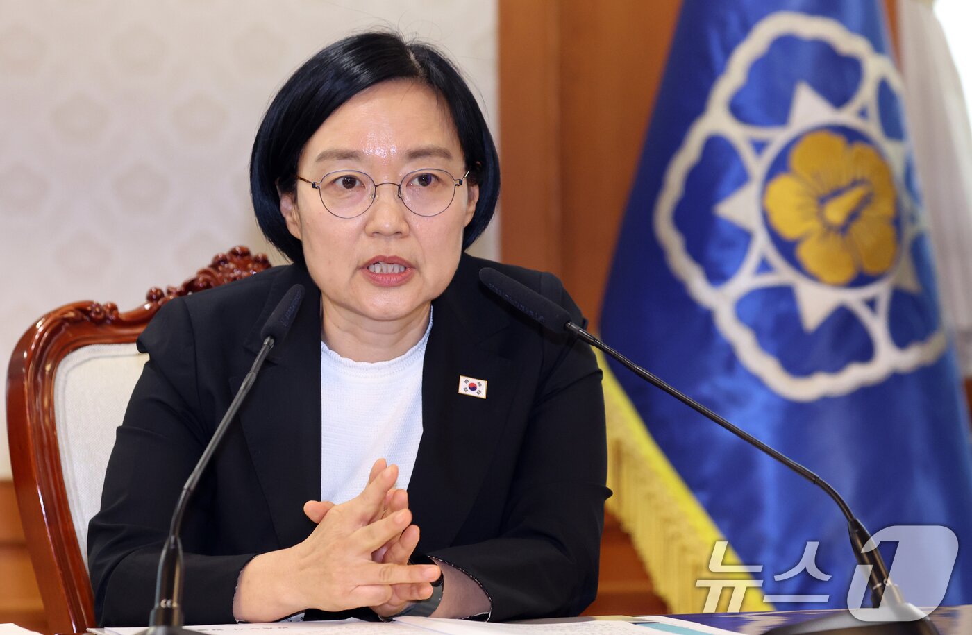 본문 이미지 - 한성숙 국무총리가 1일 오후 서울 세종대로 정부서울청사에서 열린 AI 혁신 관계장관 간담회에서 모두 발언을 하고 있다. 2026.7.1 ⓒ 뉴스1 김명섭 기자