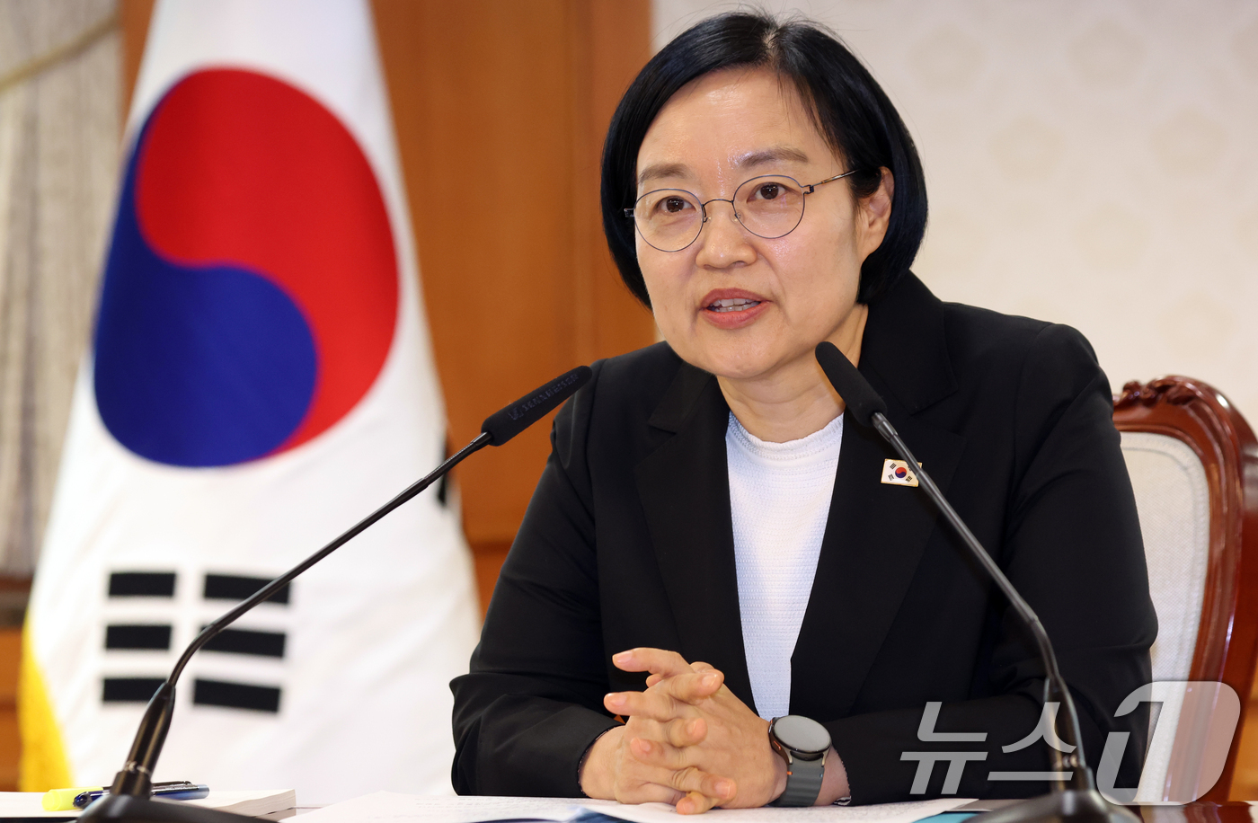 (서울=뉴스1) 김명섭 기자 = 한성숙 국무총리가 1일 오후 서울 세종대로 정부서울청사에서 열린  AI 혁신 관계장관 간담회에서 모두 발언을 하고 있다. 2026.7.1/뉴스1