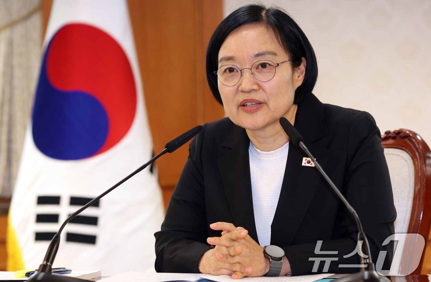 본문 이미지 - 한성숙 국무총리가 1일 오후 서울 세종대로 정부서울청사에서 열린 AI 혁신 관계장관 간담회에서 모두 발언을 하고 있다. 2026.7.1 ⓒ 뉴스1 김명섭 기자