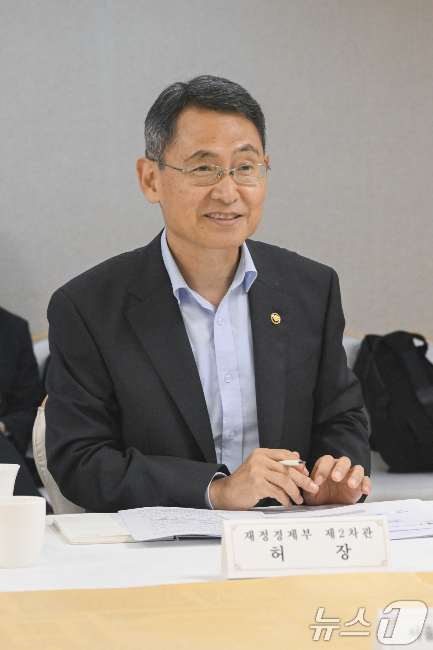 (서울=뉴스1) = 허장 재정경제부 차관이 1일 서울 종로구 서울청사에서 열린 '국제금융정책자문위원회 제2차 전체회의'를 주재하고 있다. (재정경제부 제공. 재판매 및 DB금지) …