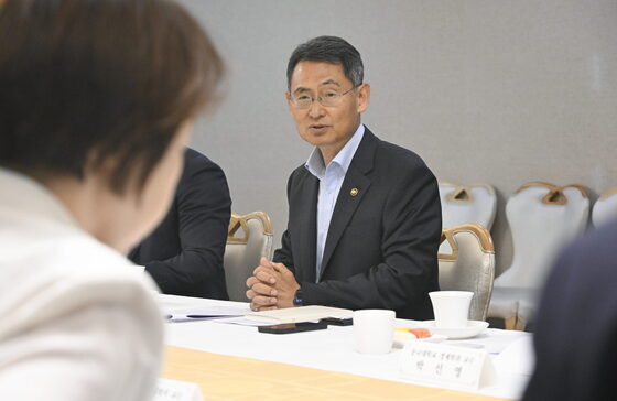 허장 재경차관 "환율 쏠림 심화하면 즉시 시장안정조치 단행"