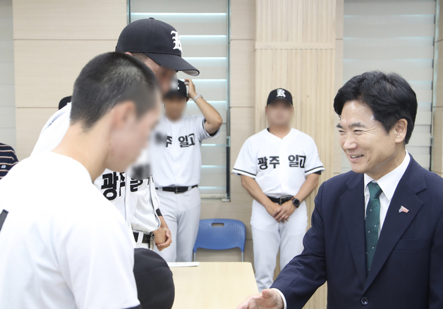 김대중 전남광주특별시교육감, 혐오 피해 광주일고 야구부 격려