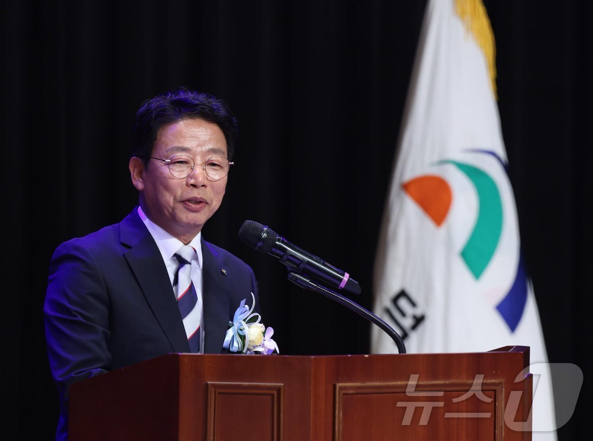 (대전=뉴스1) 김기태 기자 = 김찬술 대전 대덕구청장이 1일 한남대 성지관 서의필홀에서 열린 14대 대덕구청장 취임식에서 취임사를 하고 있다.(대전 대덕구 제공. 재판매 및 DB …