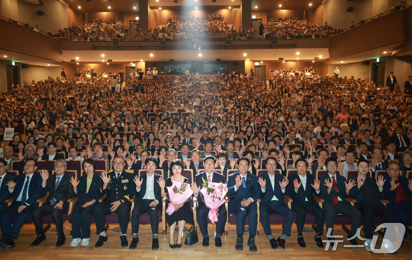 본문 이미지 - 1일 용인포은아트홀에서 열린 민선9기 이상일 용인특례시장 취임식 모습.(용인시 제공)